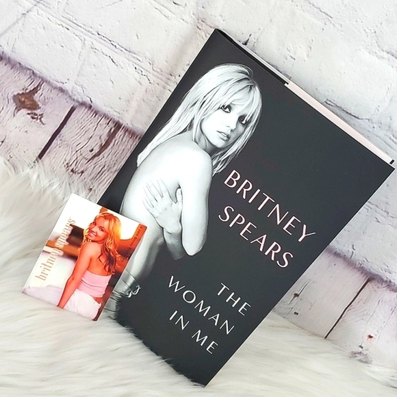 The Woman In Me Britney Spears Hardback Autobiography & Y2K Collectible Sticker - Picture 2 of 9